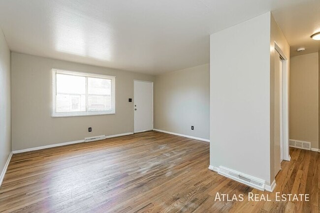 Photo - 1665 Fenton St