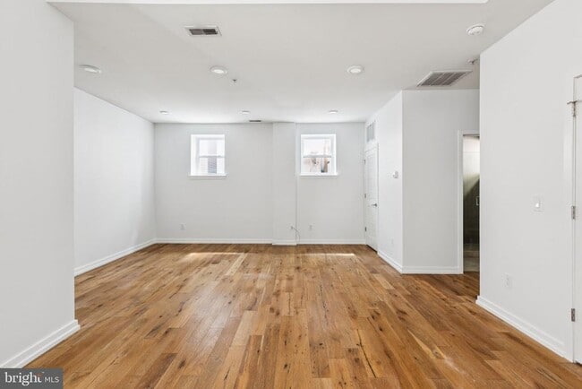 Building Photo - 2529 Frankford Ave Unit 3 Rental