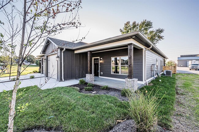 Photo - 558 Providence Ct