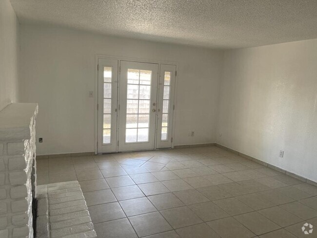 Building Photo - 4438 E Dakota Ave Rental
