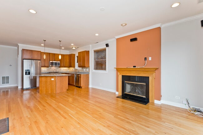 Photo - 622 N May St Unit 2
