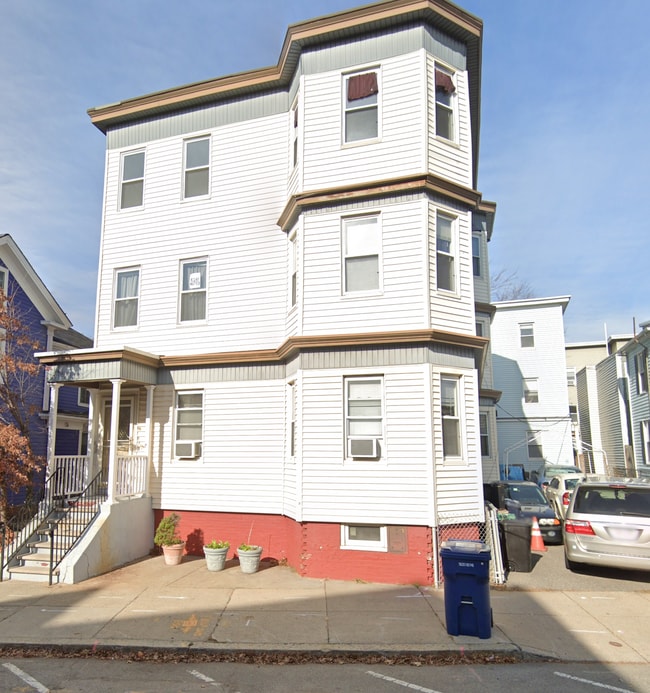 Building Photo - 175 River St Unit 4-bed 1.5bath CambPort Rental