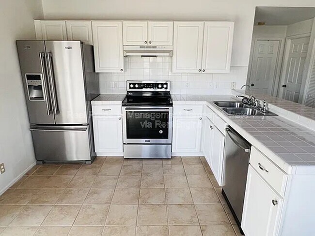 Photo - 805 St Petersburg Dr W