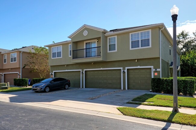 Updated and Spacious 2/2 Townhome with gar... - Updated and Spacious 2/2 Townhome with gar...