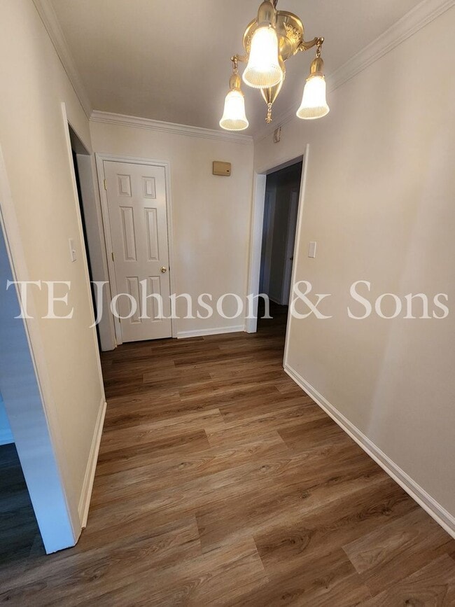 Photo - Charming 3-Bedroom Home with Rocking Chair Porch and Screened Back Patio