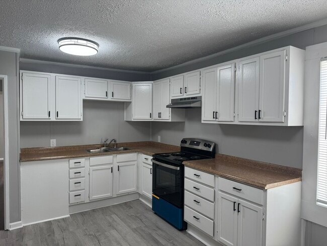 Photo - 1728 Knowles St