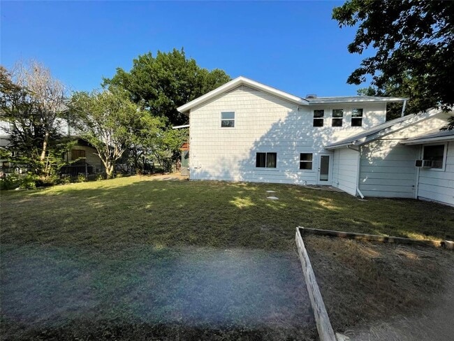 Building Photo - 5802 Longhorn Landing