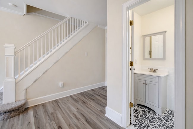 Photo - 1909 W 8th St