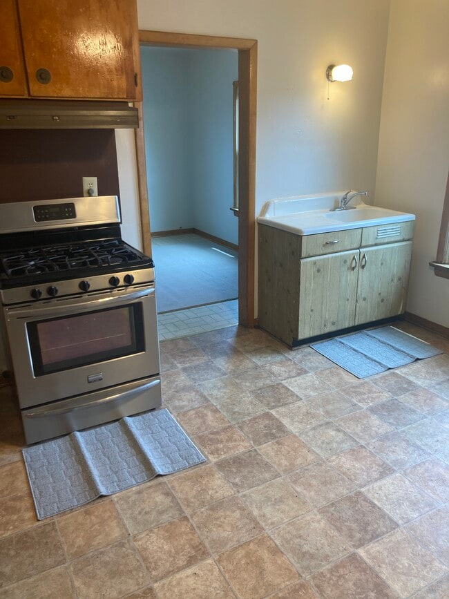 Photo - 826 Hess Ave Unit 4