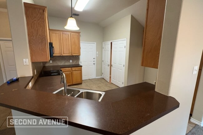 Photo - 1011 Forest Oak Dr