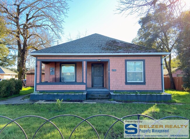 Nicely updated vintage home on a corner lot! - Nicely updated vintage home on a corner lot!