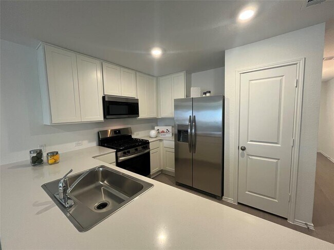 Photo - 244 Ammolite Ln