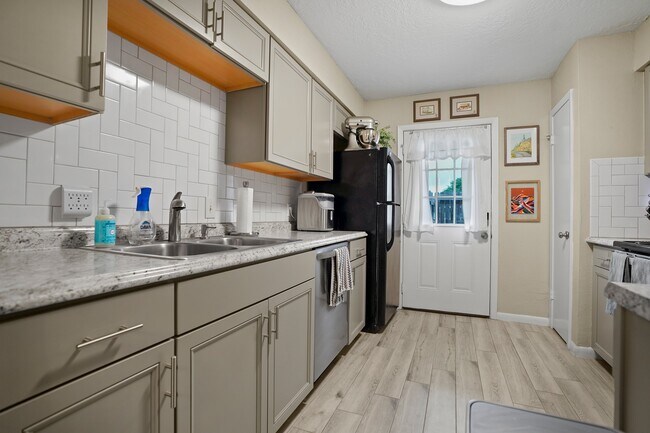Photo - 207 Granberry St