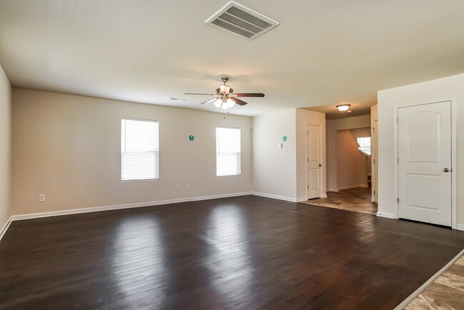 Photo - 52 Badger Pass Dr