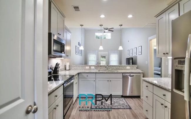 Photo - 826 Stonebriar St