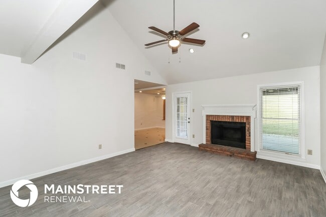 Photo - 2107 Chingford Cove