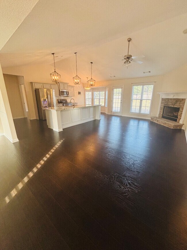 Photo - 607 McDowell Ln