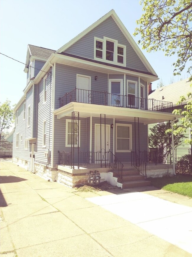 Building Photo - 54 Tuxedo Pl