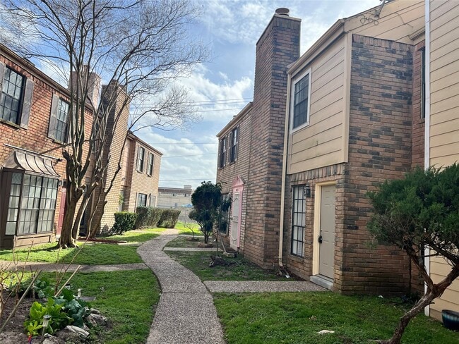 Photo - 9901 Sharpcrest St Unit L10