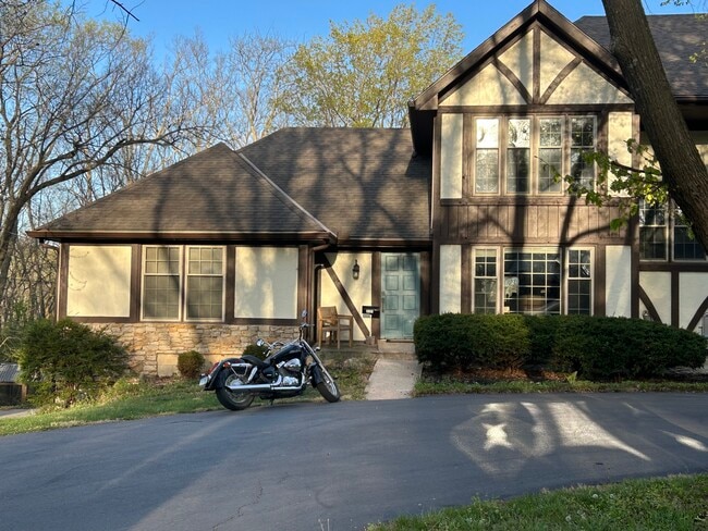 Building Photo - 10950 Glen Arbor Rd