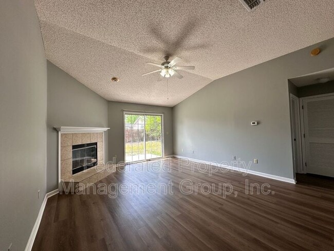 Photo - 13012 Staffordshire Dr S