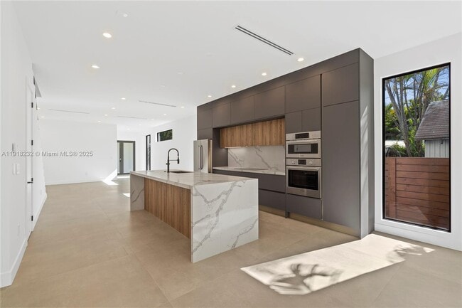 Photo - 3026 Aviation Ave