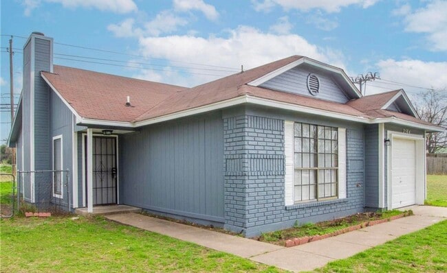 Building Photo - 2504 Magnum Cir