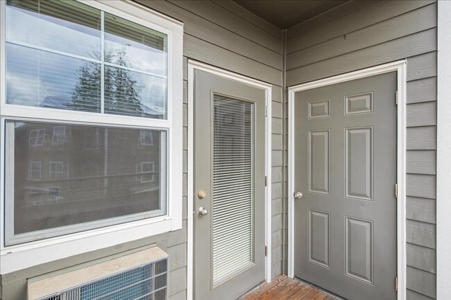 1BR, 1BA - 704SF Balcony/Patio