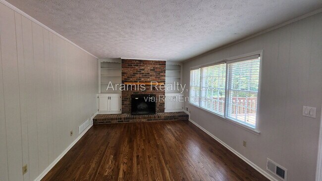 Photo - 829 Bradford Ct SW