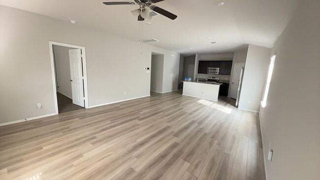 Photo - LAKE POINTE TERRACE!  4-bedroom 2-bathroom house! $500 Off!!