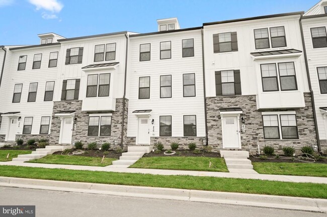 Photo - 450 Herringbone Wy Townhome