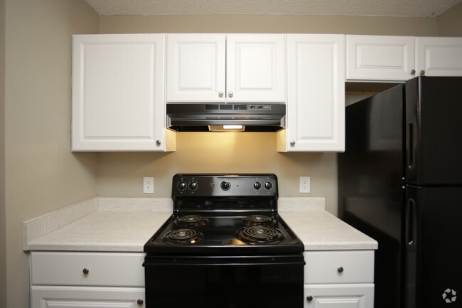 2BR, 1BA - Chadwyk/744 SF
