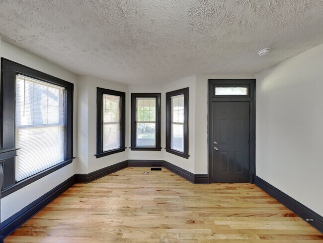 289-291 E 14th Ave-289