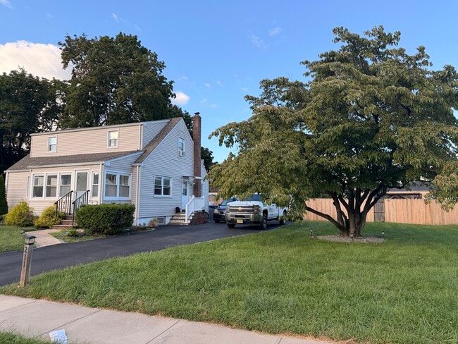 211 Hillcrest Ave Unit 1st Floor