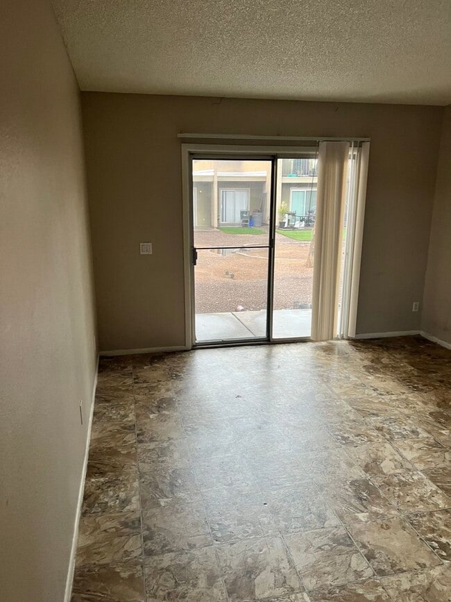 Photo - 2813 E Paradise Ln Unit 102