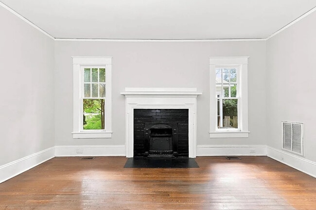 Room in Single Family Home on Walker Ave