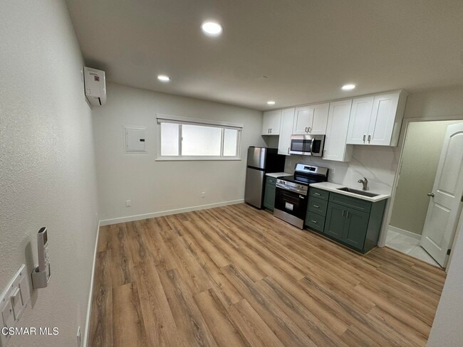Photo - 1281 Hartley Ave