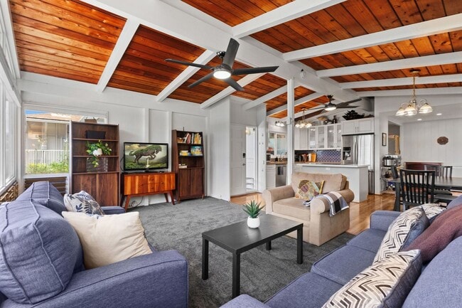 Building Photo - Urban Honolulu Living Near Shops, Dining & Beaches