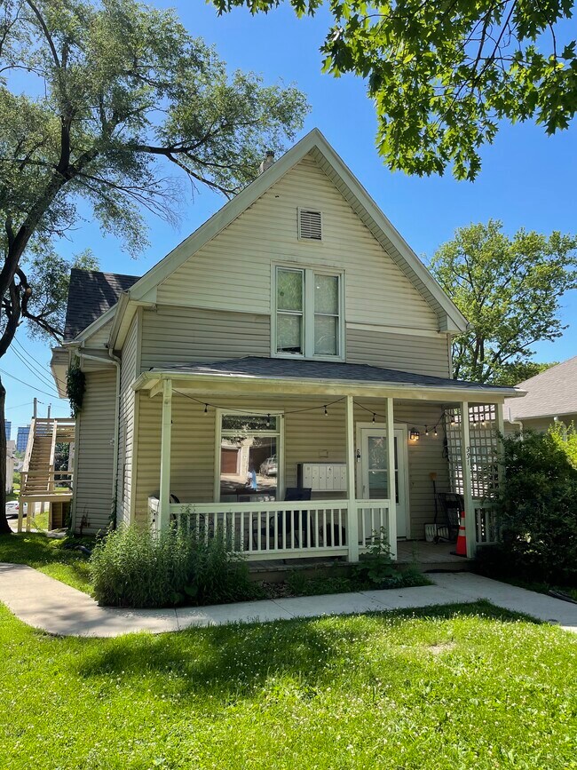 Apartments for Rent Near University of Iowa Student Housing