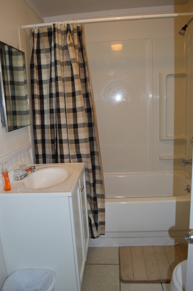 Photo - 105-107 N Quarry St Unidad 107-2