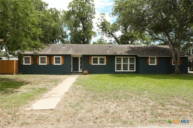 Photo - 621 Hackberry St