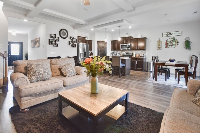 2437 Bucklin Dr