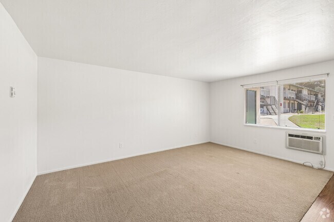 2BR, 2BA - 1,000SF - Living Room