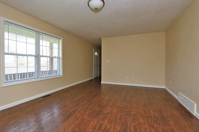 Photo - 4 Bedroom House Close to Campus