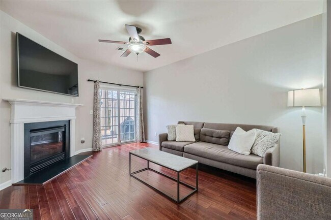 Photo - 2296 Leicester Way SE