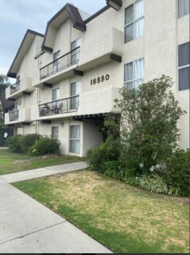 Building Photo - Beautiful One Bedroom Unit 5