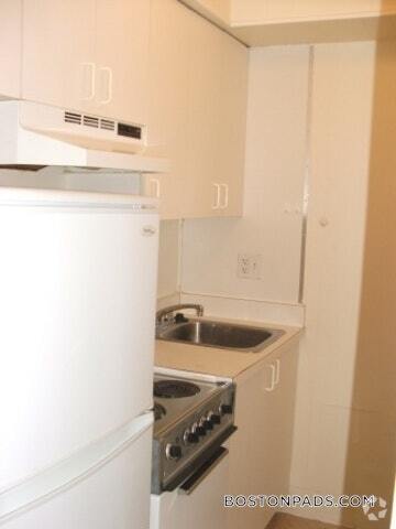 Building Photo - 62 Boylston St Rental