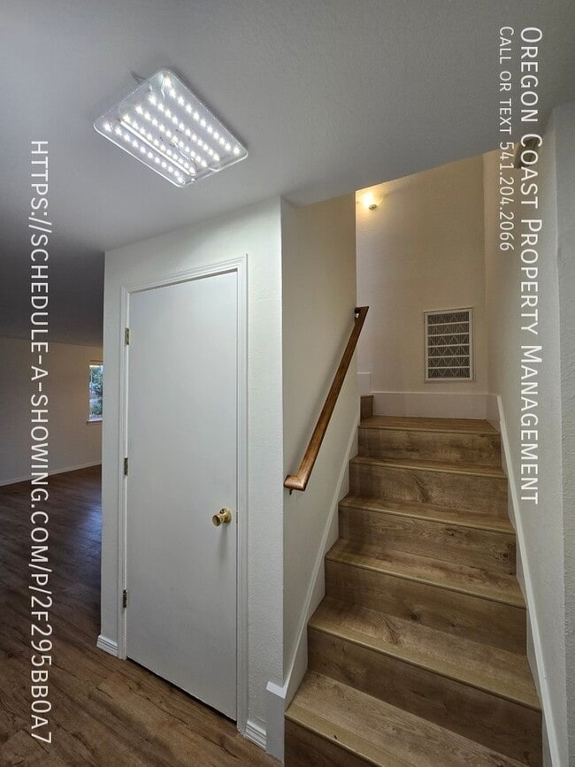 Photo - 1135 SE Oar Ave