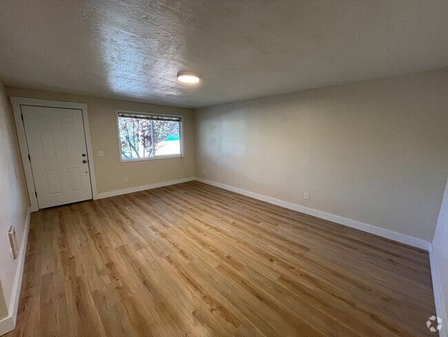 Building Photo - Single Level Duplex Just off Wilson Rental