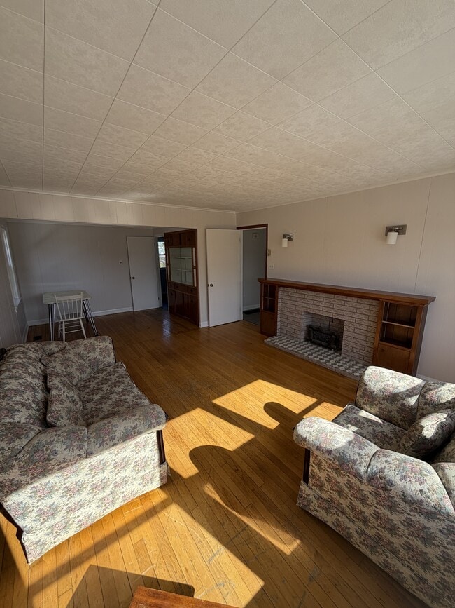 Photo - 694 Torbay Rd
